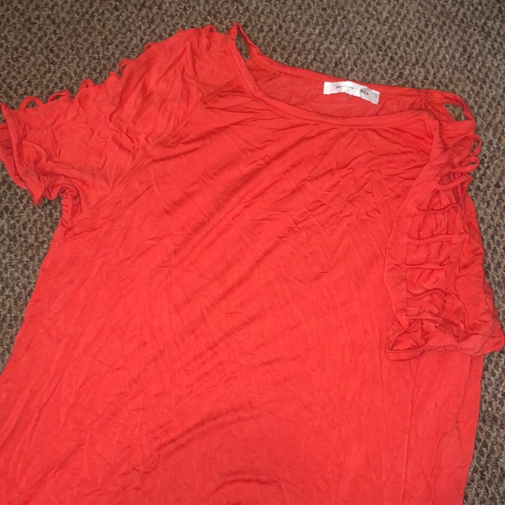 Large women’s short sleeve shirt with slits in the arms of the shirt.